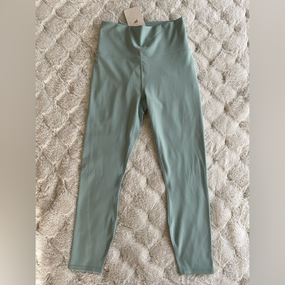 New with tags fabletics pure luxe high waist leggings size medium